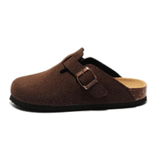 Dark brown clogs with adjustable buckle, wide fit design, and anatomical sole, perfect for casual style and everyday comfort