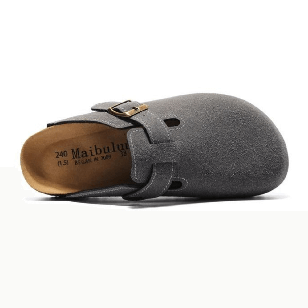 Clog Milan in dark gray with cork sole, wide fit, and adjustable buckle, combining comfort and sophistication