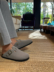 Clog Milan in light gray with a natural cork sole, durable design, and adjustable buckle, perfect for casual and versatile wear