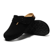 Clog Milan in black with a premium finish, ergonomic sole, and adjustable steel buckle for a sleek and versatile style